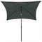 Ein dunkelgrüner rechteckiger Sonnenschirm mit schwarzem Mast, geöffnet und von vorne gesehen.