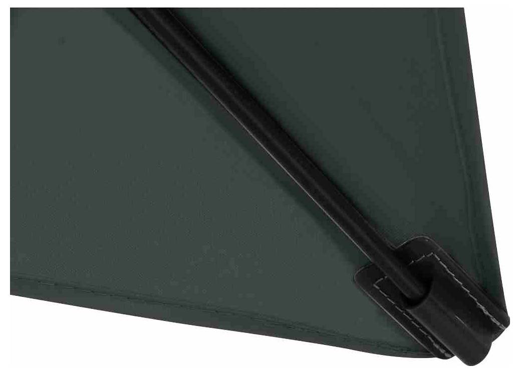 Ein Ausschnitt einer dunklen, grünen Fläche mit einem schwarzen diagonalen Element.