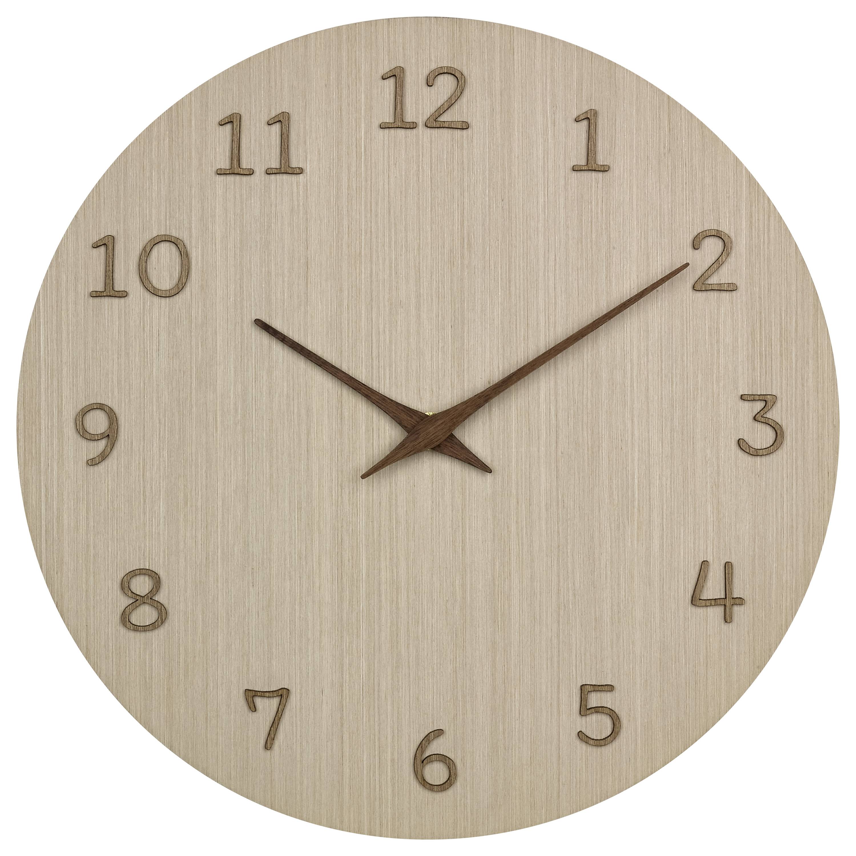 Eine runde Wanduhr mit Holzoptik zeigt die Uhrzeit 10:10. Die Ziffern und Zeiger sind aus dunklem Holz und heben sich vom Zifferblatt ab.