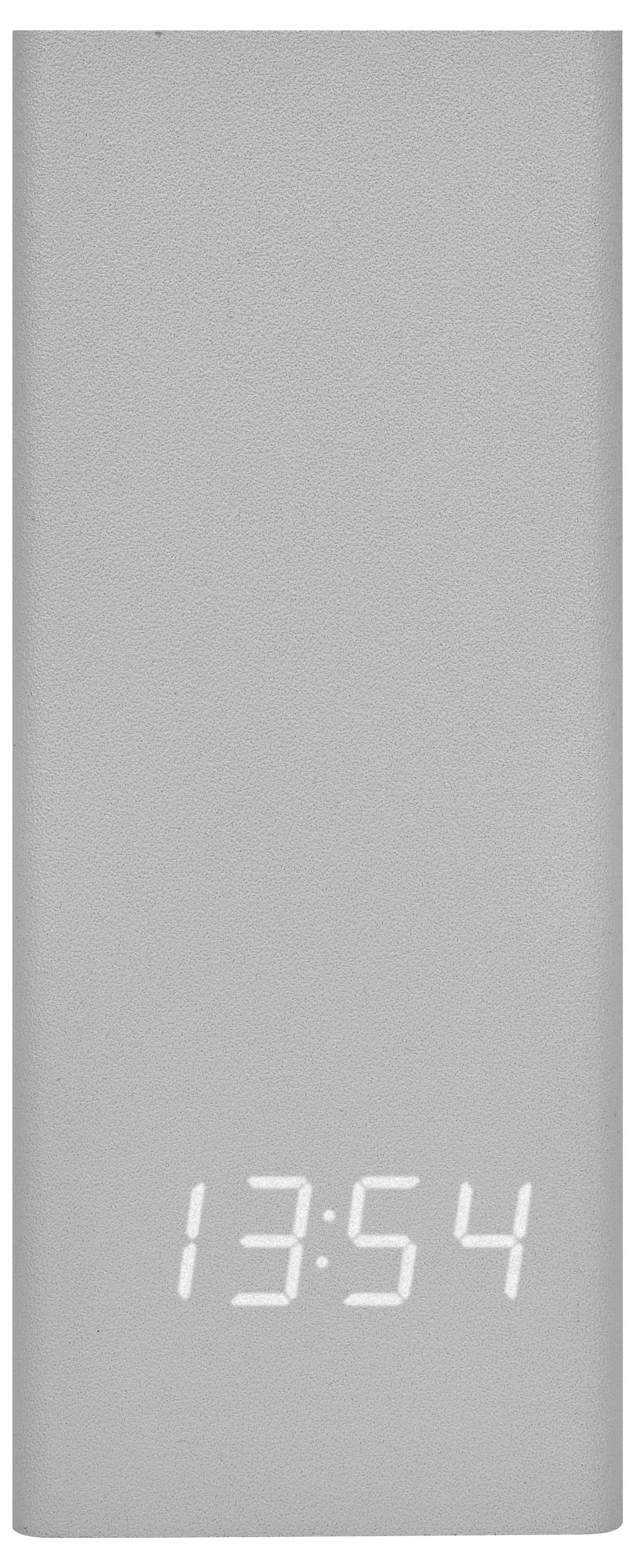 Eine silberne Powerbank mit digitaler Anzeige, die '13:54' zeigt.