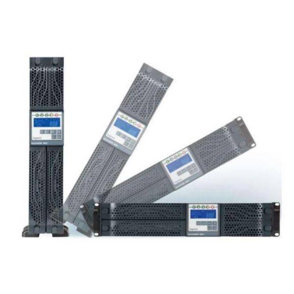 Unterbrechungsfreie Stromversorgungsgeräte (USV) in verschiedenen Größen und Formen. Anzeigen zeigen verschiedene Statusinformationen.