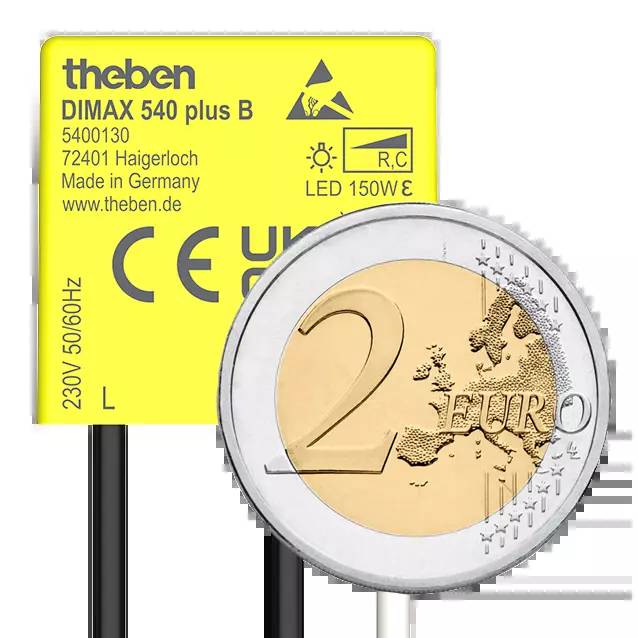 Ein gelbes Theben-Datenblatt für den DIMAX 540 plus B LED-Dimmer erscheint neben einer 2-Euro-Münze, die Größe vergleichend.