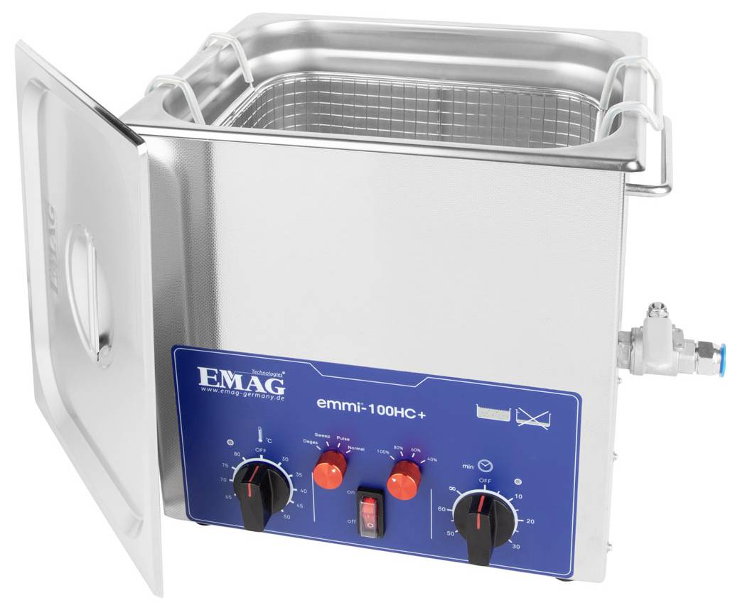 Ultraschallreiniger aus Edelstahl mit offener Abdeckung, Korb und Bedienfeld vorne mit der Bezeichnung „EMAG emmi-100HC+".