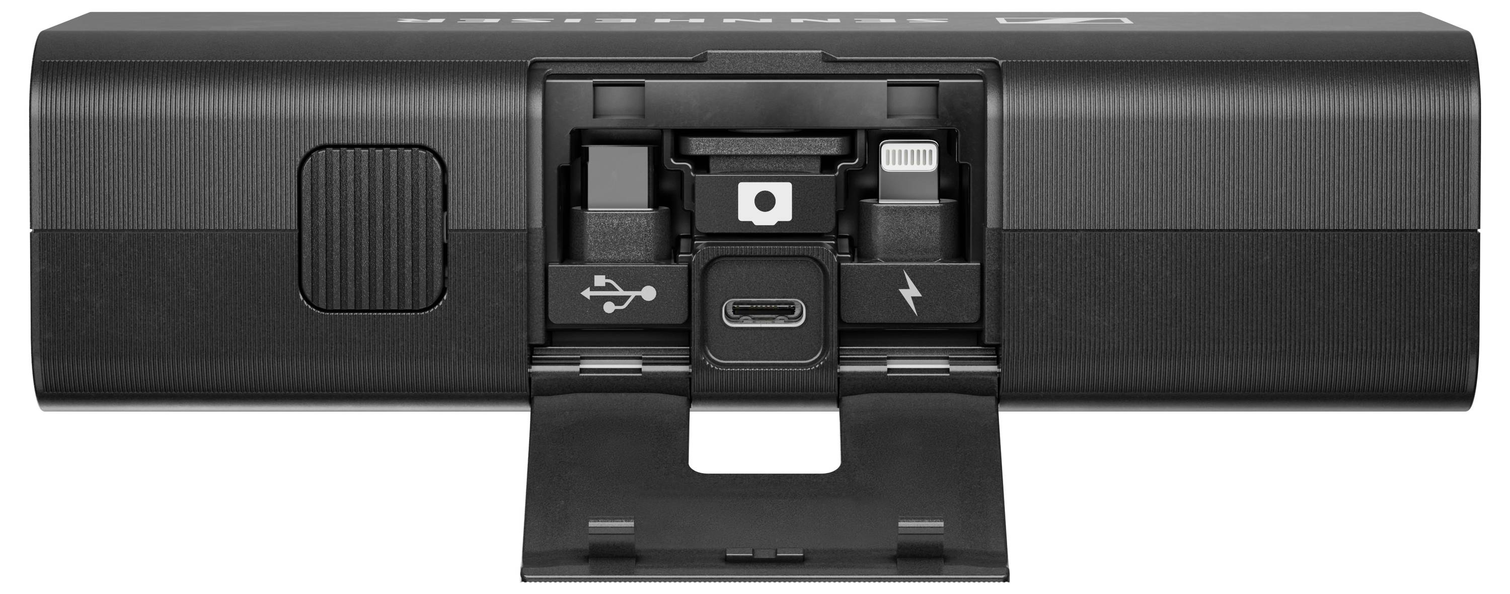Rückansicht eines elektronischen Geräts mit offenem Batteriefach. Sichtbar sind USB-Anschluss, Blitzsymbol und Akkufach.