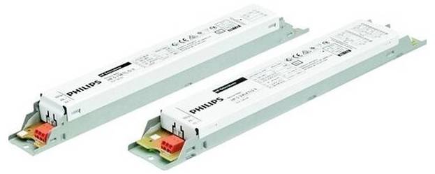 Zwei längliche, weiße elektronische Geräte mit Markennamen, vermutlich Vorschaltgeräte, auf weißem Hintergrund.