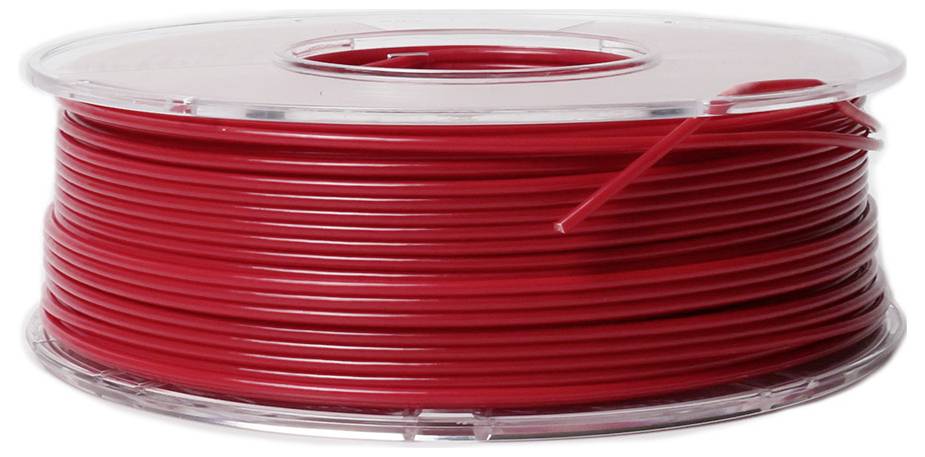 Eine Rolle roten Kunststoffmaterials, vermutlich Filament für 3D-Drucker, auf einem durchsichtigen Plastikspulenkern.