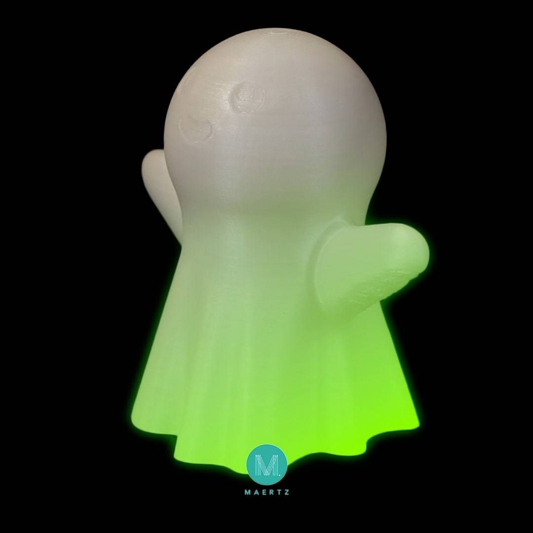 Weiße Geisterfigur mit leuchtend grüner Basis, auf schwarzem Hintergrund.