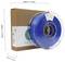 Eine Rolle blaues ABS-Filament für 3D-Drucker, aufgerollt in einer transparenten Spule, daneben eine braune Verpackung. Maße: 250x67x230 mm.