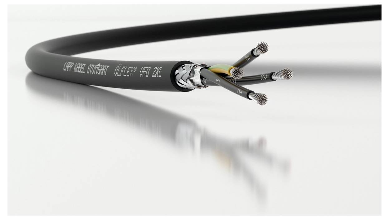 Ein schwarzes flexibles Kabel mit mehreren Drähten ist freigelegt, zeigt die Isolierung und Struktur. Aufschrift: 'ÖLFLEX' und Kabelangaben.
