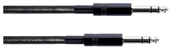 Ein schwarzes Mikrofonkabel mit zwei 6,35-mm-Klinkensteckern und der Aufschrift 'MICROPHONE • 2x0,22mm² AWG 24 • SPIRAL SHIELD'.