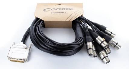 'Multicore-Kabel Cordial Elements': Ein Bündel von Kabeln mit einem D-Sub-Stecker auf der einen Seite und mehreren XLR-Steckern auf der anderen.