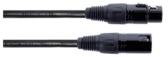 Zwei schwarze Mikrofonkabelstecker, einer mit einer Verriegelung. Text auf Kabel: 'Microphone, 2 x 0,22 mm² AWG 24, Spiral Shield'.