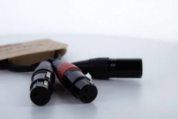 Cordial EY 0,3 MFF XLR Y-Adapter [1x XLR-Stecker 3 polig - 2x XLR-Buchse 3 polig] 0.30 m Schwarz