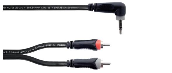 Ein schwarzes Audiokabel mit einem 3,5-mm-Klinkenstecker und zwei Cinch-Steckern, rot und weiß, für Audioverbindung.