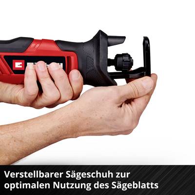 Ein Mensch hält eine rot-schwarze Säge mit einem verstellbaren Sägeschuh, um die optimale Nutzung des Sägeblatts zu demonstrieren.