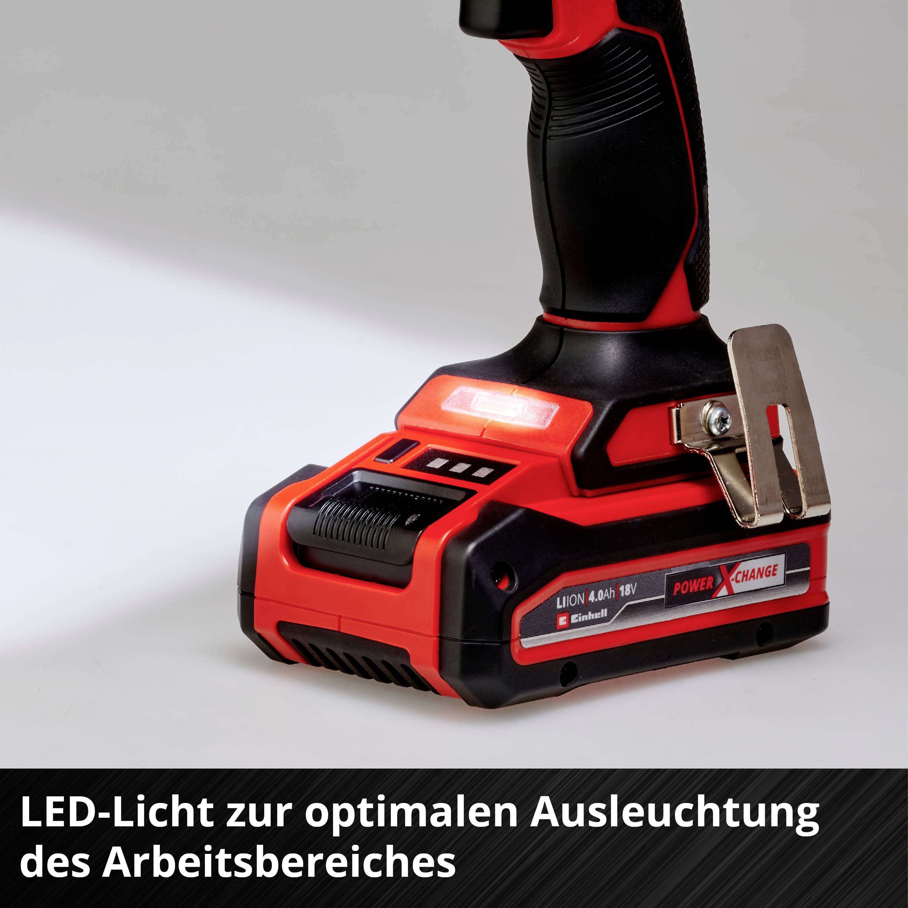Akkuschrauber mit LED-Licht, aufrecht stehend. Text unten: 'LED-Licht zur optimalen Ausleuchtung des Arbeitsbereiches'.