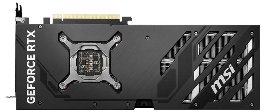 Grafikkartenrückseite einer MSI GeForce RTX, schwarze Abdeckung mit sichtbaren Kühlrippen und Grafikschnittstelle.