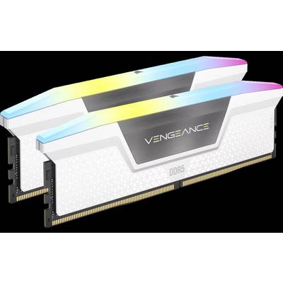 Zwei RAM-Module mit RGB-Beleuchtung, beschriftet mit 'Vengeance DDR5', auf schwarzem Hintergrund.