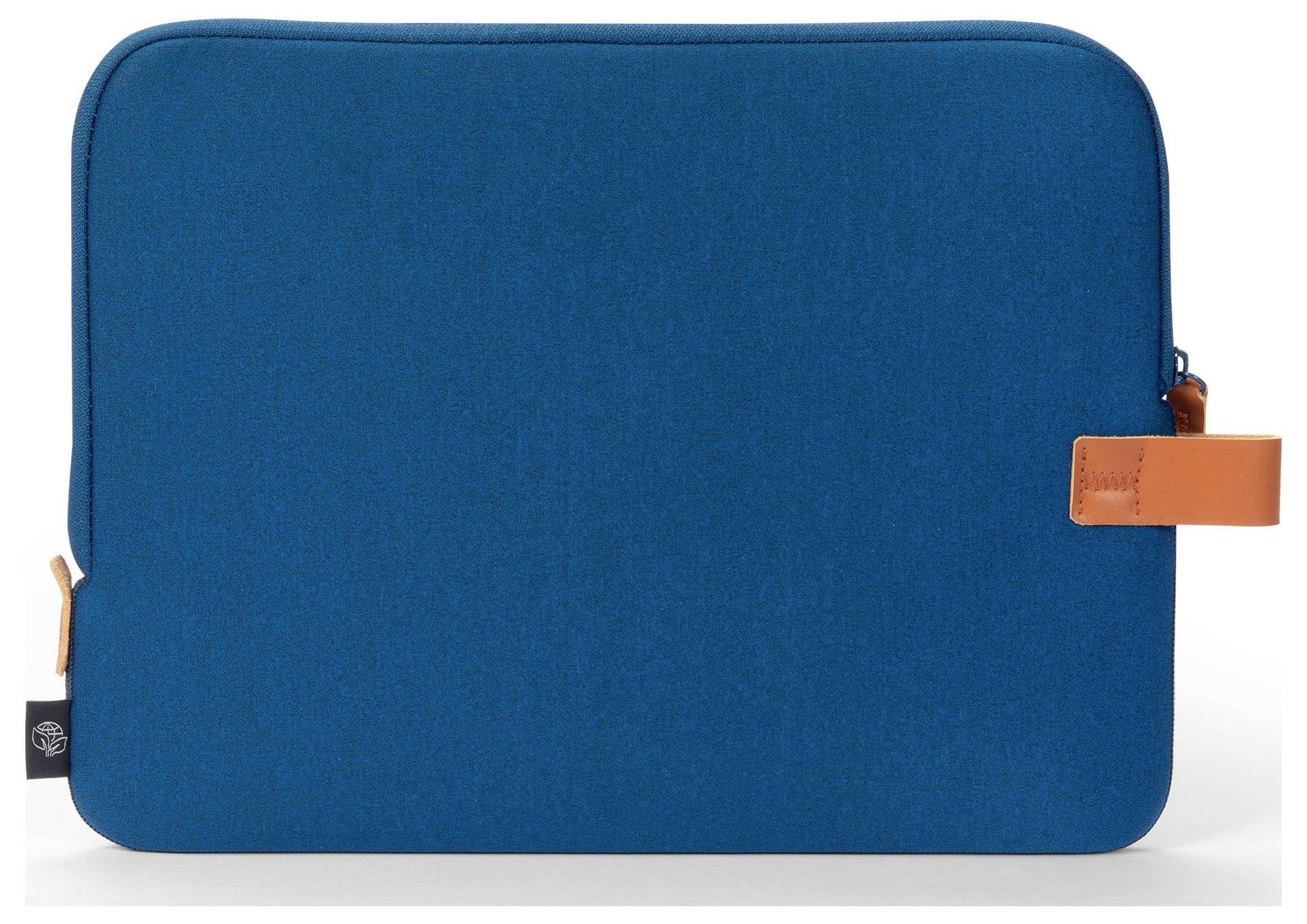 Blaue Laptoptasche mit einem orangefarbenen Griff an der Seite, einfache und schlichte Ausführung, auf weißem Hintergrund.