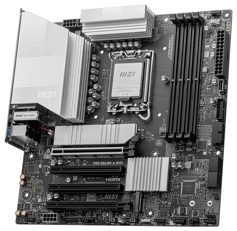 Ein Computer-Mainboard mit mehreren Erweiterungssteckplätzen, einem CPU-Sockel und Kühlern. Beschriftungen zeigen Anschlüsse und Komponenten.