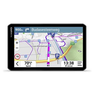 Navigationsgerät zeigt Karte mit Route zur 'Budasteenweg', verbleibend 900m, aktuelle Geschwindigkeit 70 km/h, Ankunft um 13:38 Uhr.