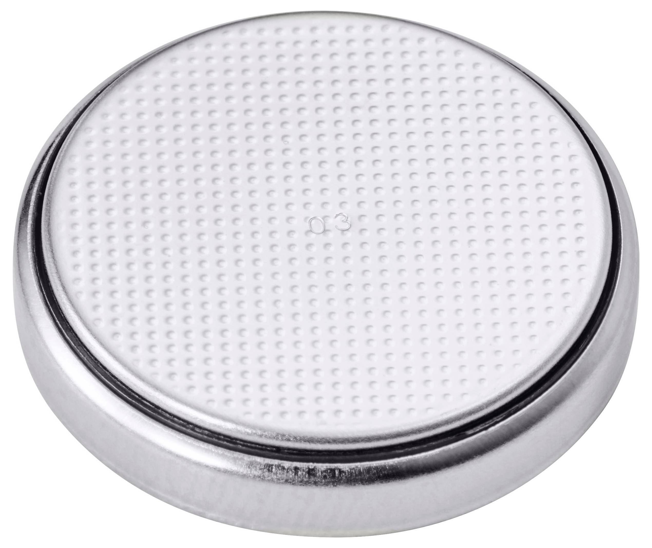 Eine Nahaufnahme einer silbernen Knopfzellenbatterie mit einer strukturierten Oberfläche, die üblicherweise in kleinen elektronischen Geräten verwendet wird.