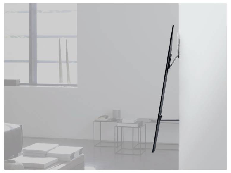 Ein modernes, schlankes Fernsehgerät ist an einer weißen Wand eines hellen Raumes montiert. Neben dem Fenster stehen Tische.