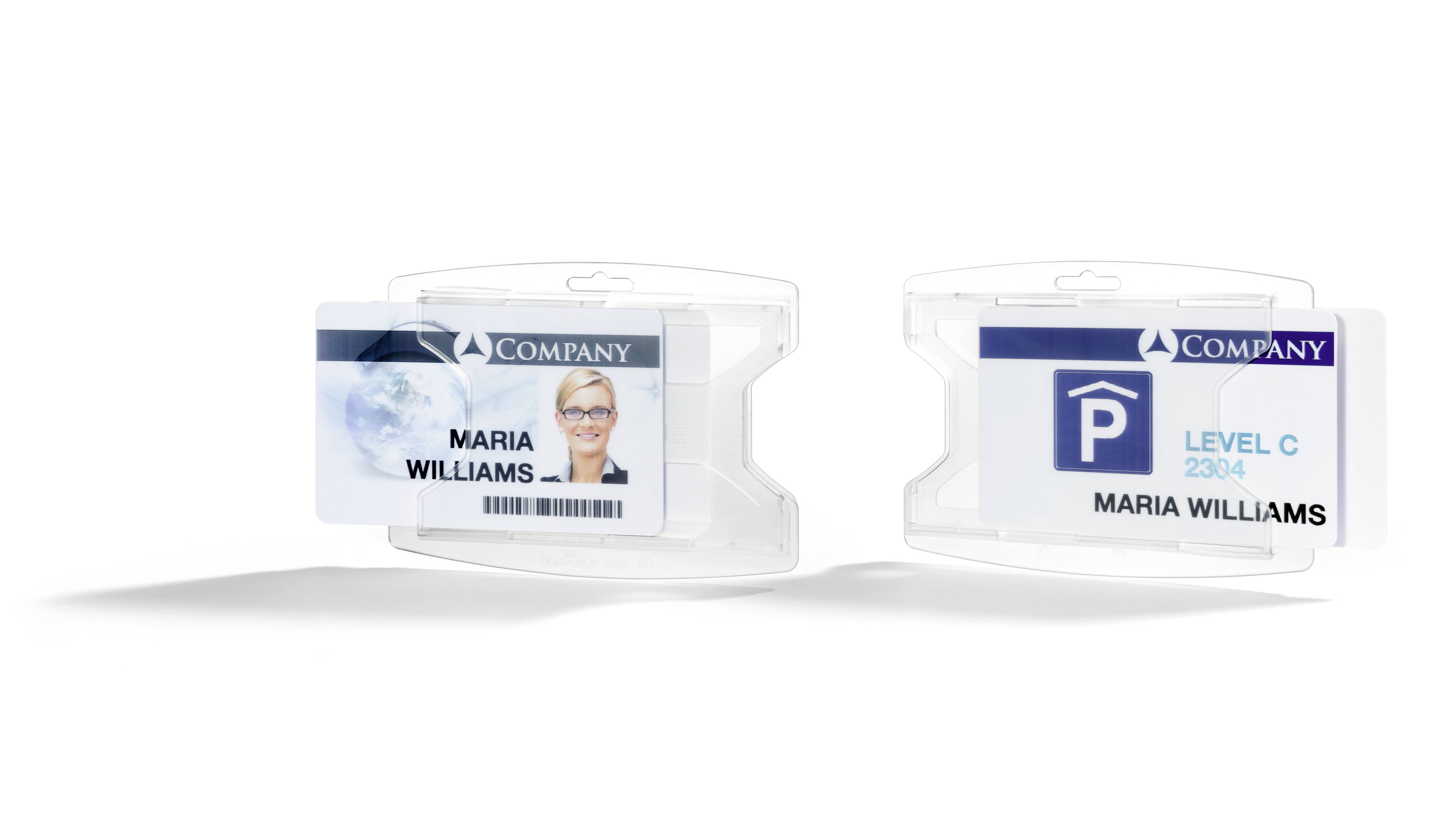 Vorderseite: Mitarbeiter-Badge mit Foto von Frau und Name 'Maria Williams'. Rückseite: Parkplatz-Badge mit Text 'Level C 2304-A'.