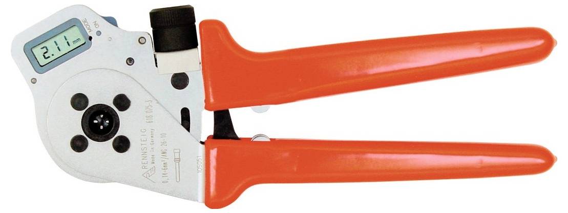 Ein orangefarbener Crimpwerkzeug mit digitalem Display, das den Wert '2.11' anzeigt, zum Bearbeiten von Kabeln.