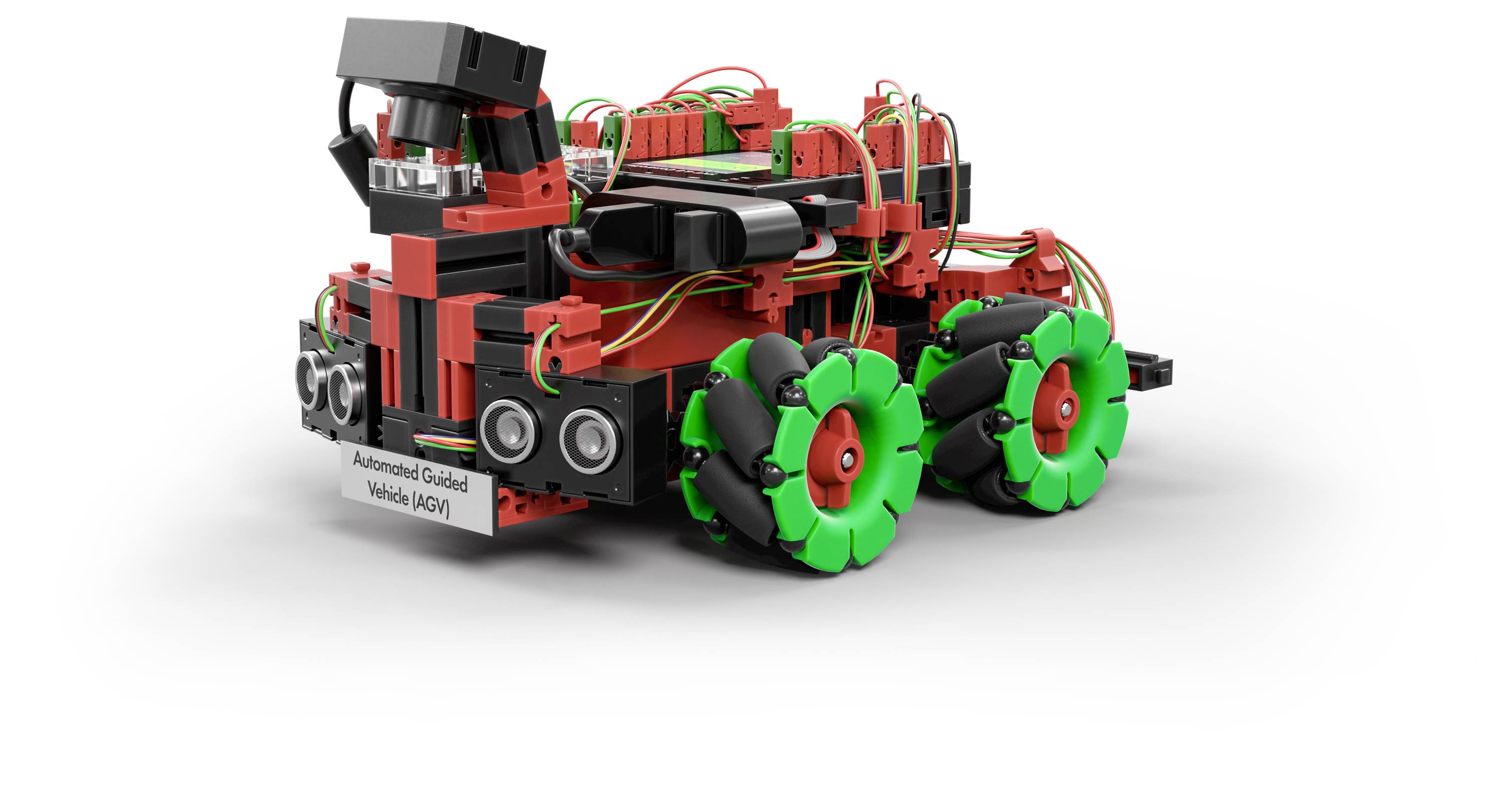 Ein kleines, rot-schwarzes Modellfahrzeug mit grünen Rädern und zahlreichen Kabeln. Schild: 'Automated Guided Vehicle (AGV)'.