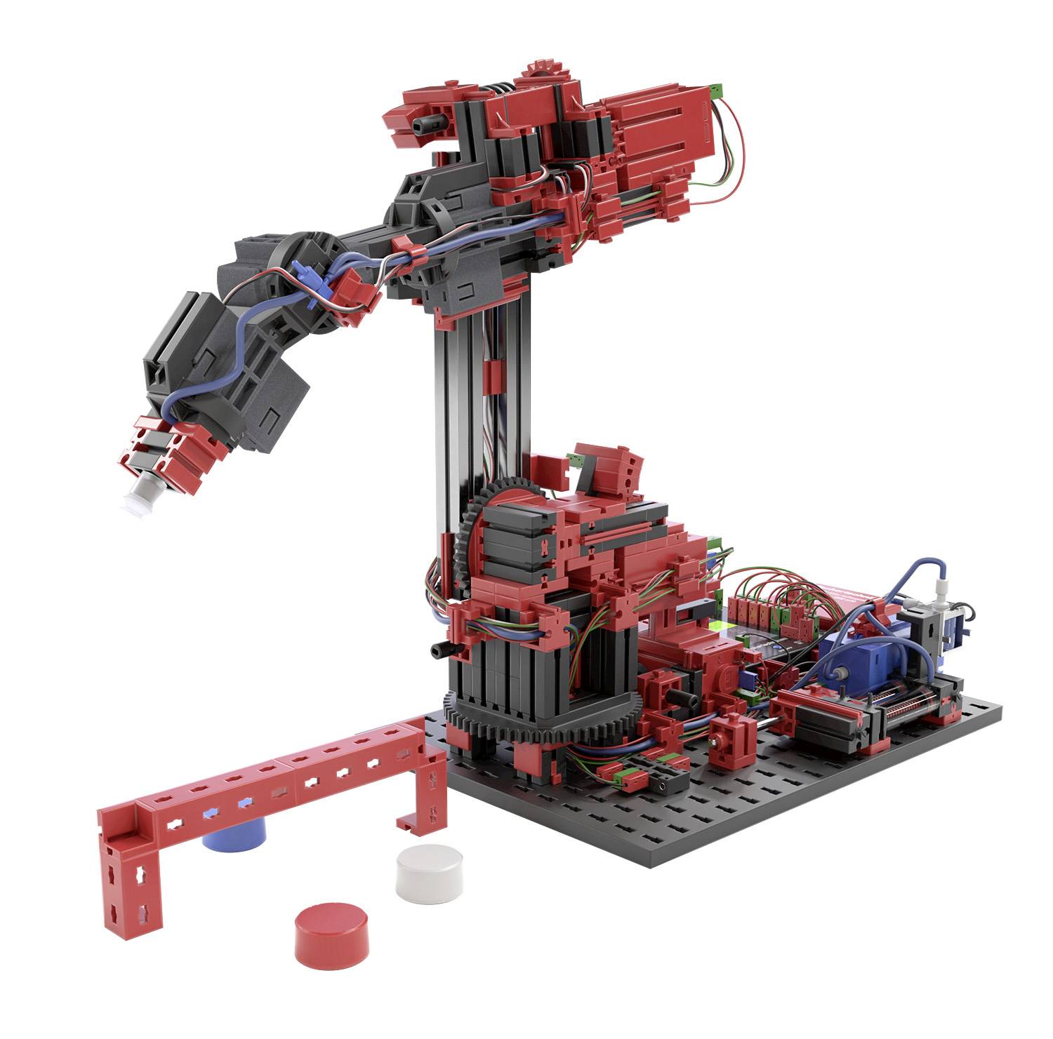 Ein Modell eines robotischen Arms aus roten und schwarzen Bauteilen, mit Kabeln verbunden; zeigt Technik- und Konstruktionsdetails.