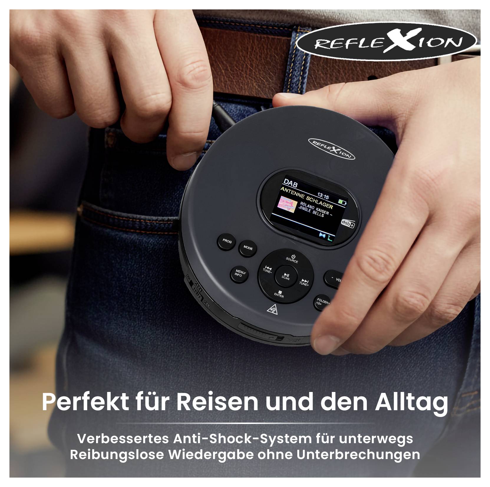 Person hält einen tragbaren CD-Player mit Display; Werbegrafik für 'REFLEXION' mit Text 'Perfekt für Reisen und den Alltag' und Hinweis auf Anti-Schock-System.<br>