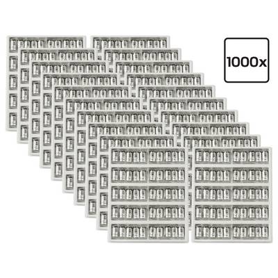 Gestapelte Tabletts mit kleinen Kapseln und einem Etikett mit der Aufschrift "1000x", das eine Menge von eintausend anzeigt.