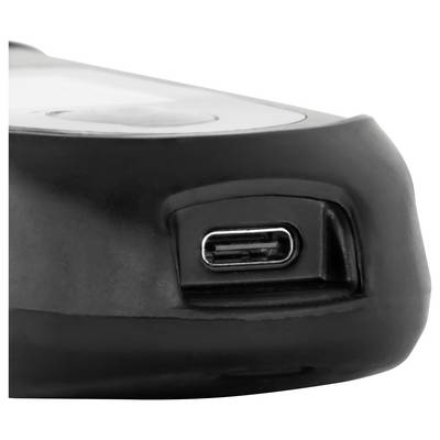 Nahaufnahme eines schwarzen Geräts mit einem USB-C-Ladeanschluss an der Seite.
