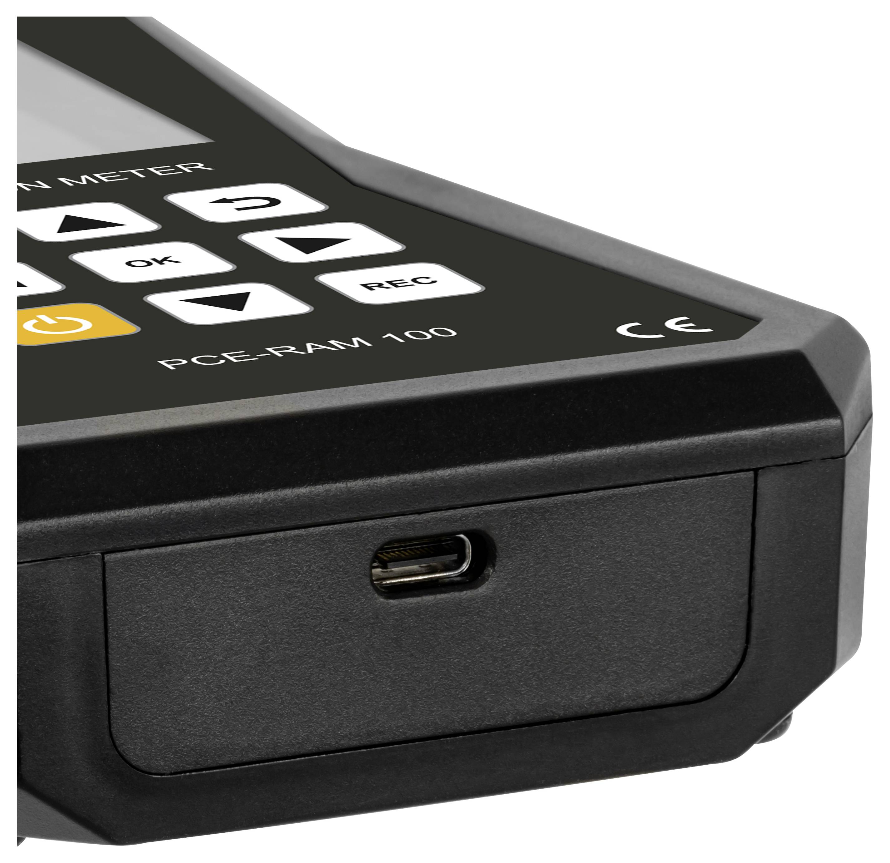 Nahaufnahme eines schwarzen PCE-RAM 100 Vibrationsmessgeräts mit sichtbarem USB-C-Anschluss an der Vorderseite und Bedienschaltern.