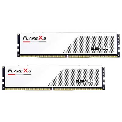 'G.Skill Flare X5' DDR5 RAM-Module in weißem Design mit schwarzem Punktmuster, 8 GB pro Modul.
