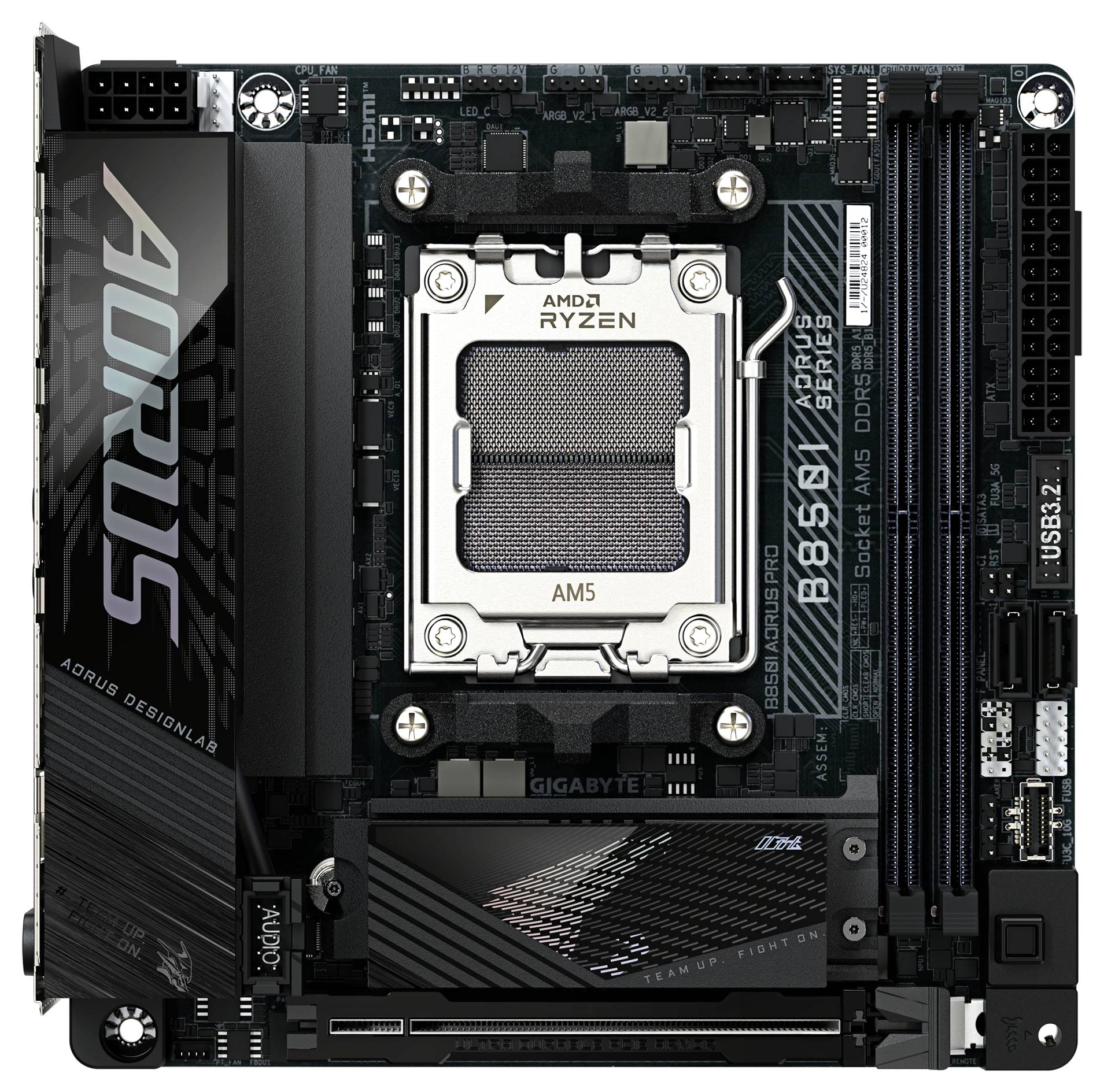 Eine AORUS B650I AX Plus Hauptplatine mit einem AMD Ryzen Sockel AM5, detailreich dargestellt, zeigt verschiedene Anschlüsse und Komponenten.