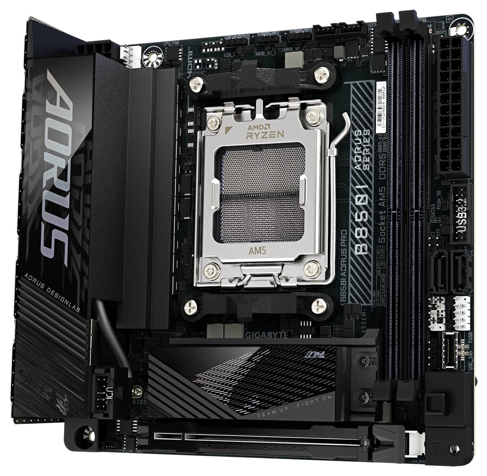 Ein Motherboard mit dem Chip 'AMD Ryzen' im Sockel, Modell B650I AORUS, unterstützt DDR5-RAM. Hersteller: Gigabyte.