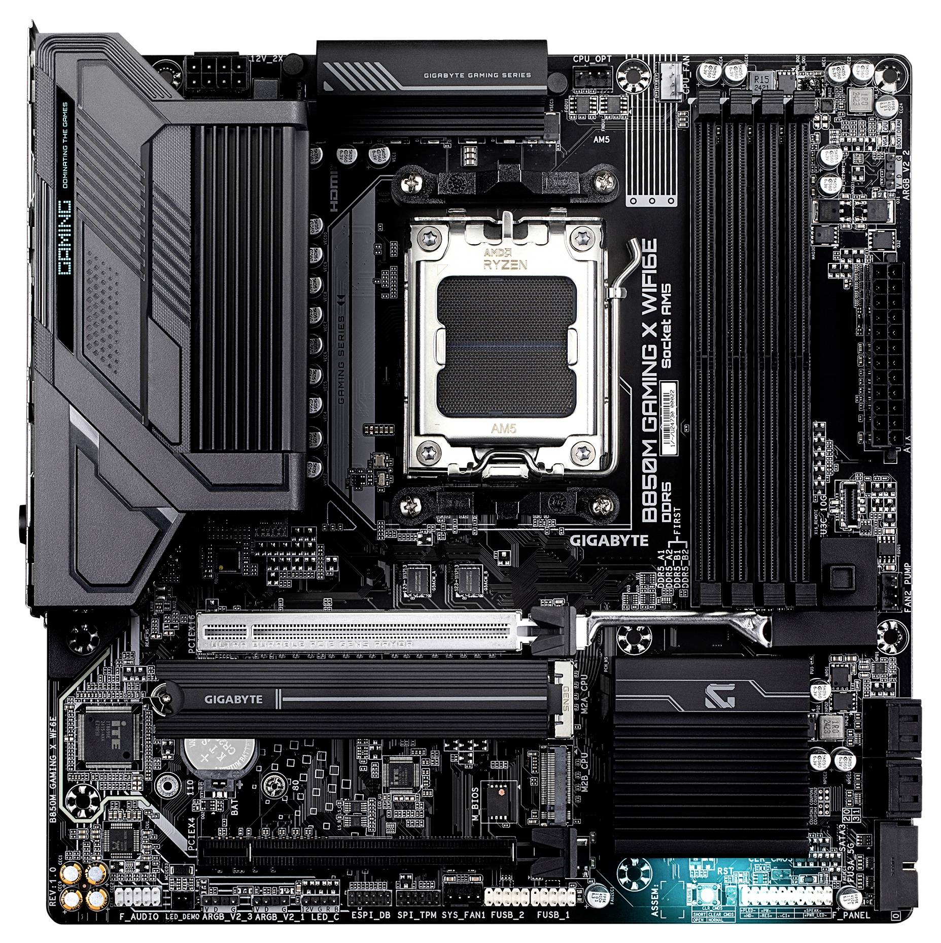 Ein Motherboard mit mehreren PCIe-Steckplätzen, RAM-Sockeln, einem CPU-Sockel und verschiedenen Anschlüssen, geeignet für Gaming-PCs.