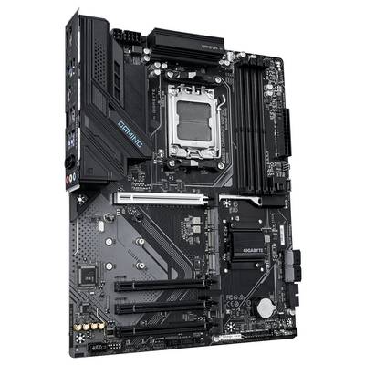 Hauptplatine mit mehreren Steckplätzen und Anschlüssen, beschriftet mit 'GAMING' für leistungsstarken Computerbau.