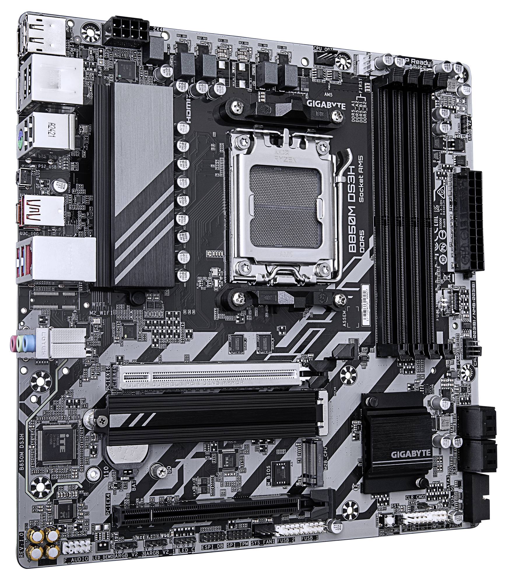 Eine Computer-Mainboard von Gigabyte, Modell B560M DS3H. Es zeigt verschiedene Anschlüsse und Steckplätze für CPU, RAM und PCIe-Komponenten.