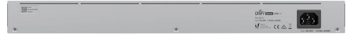'APC Smart UPS Rear Panel' zeigt Anschlussoptionen und technische Informationen wie Modellnummer, elektrische Spezifikationen und Schnittstellen.