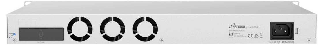 Netzwerk-Router in Silber mit drei Lüftungsöffnungen und Netzschalter. CE-Kennzeichnung und Ethernet-Anschluss sind sichtbar.