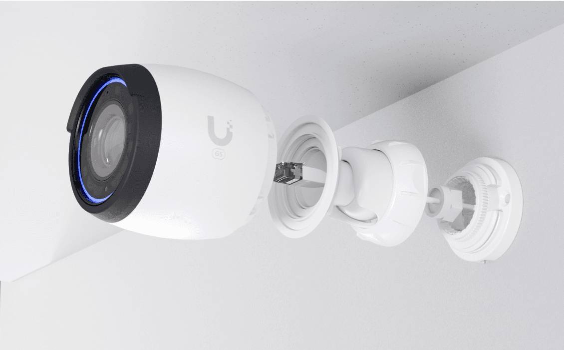 Sicherheitskamera mit blauem LED-Ring zur Wandmontage. Kamera- und Wandhalterungsdesign dargestellt.