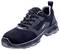 Schwarzer Sportschuh mit grauen Sohlen und Schnürsenkeln, seitlich mit kleinem Logo. Eignet sich für sportliche Aktivitäten und Outdoor.