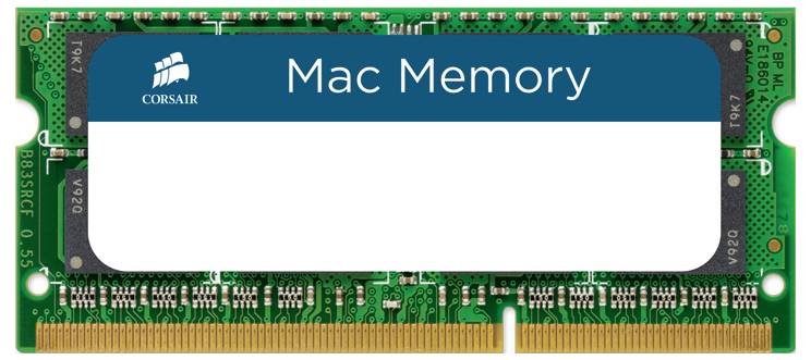 Ein grüner RAM-Riegel mit der Aufschrift 'Mac Memory' auf einem blauen Aufkleber; Marke Corsair.