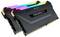 Zwei Corsair Vengeance RGB Pro RAM-Module mit leuchtenden RGB-Lichtern, bekannt für hohe Leistung in Gaming-PCs.