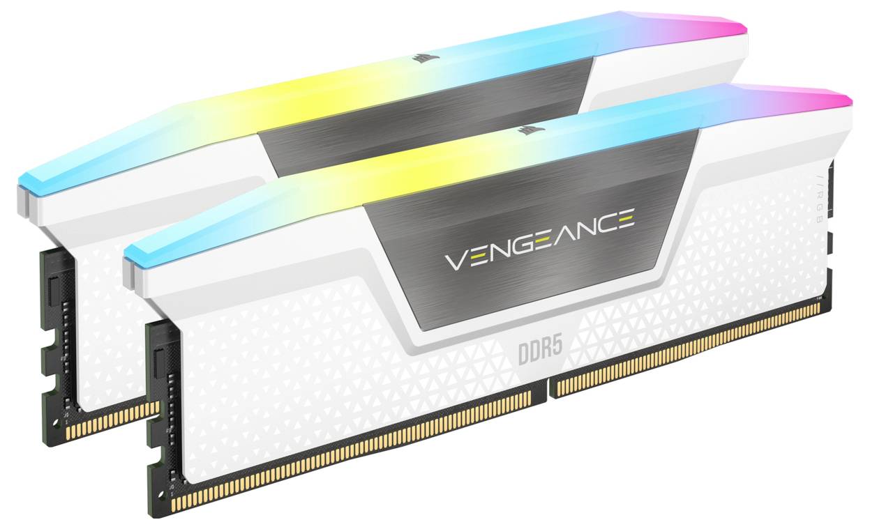 Zwei Corsair Vengeance DDR5 RAM-Module mit farbiger RGB-Beleuchtung auf weißem Hintergrund.