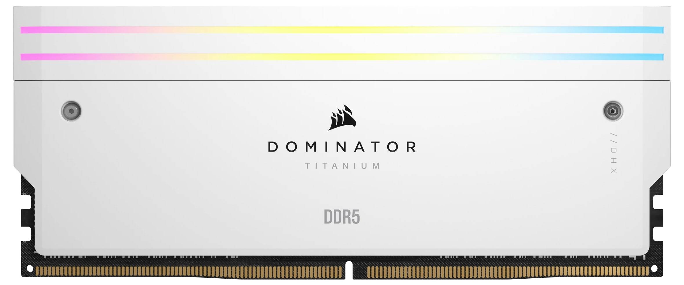Ein weißer DDR5-RAM-Riegel mit der Aufschrift 'Dominator Titanium' und bunter LED-Leiste oben.