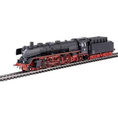 Ein schwarzes Modell einer Dampflokomotive mit rotem Fahrwerk fährt auf einem Gleis. Die Lokomotive hat zahlreiche Details und Beschriftungen.